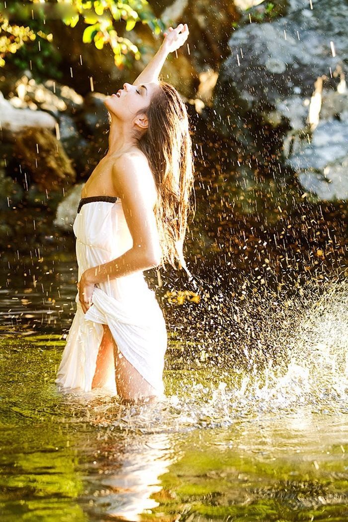 Marie Avgeropoulos in Juice di Fora