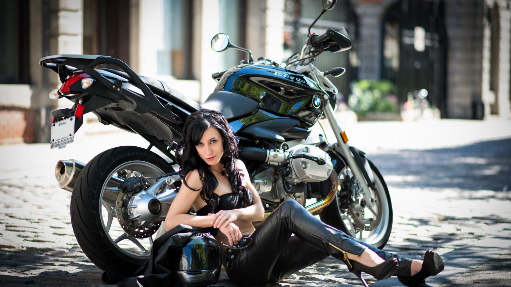 European women on bikes in Juice di Fora