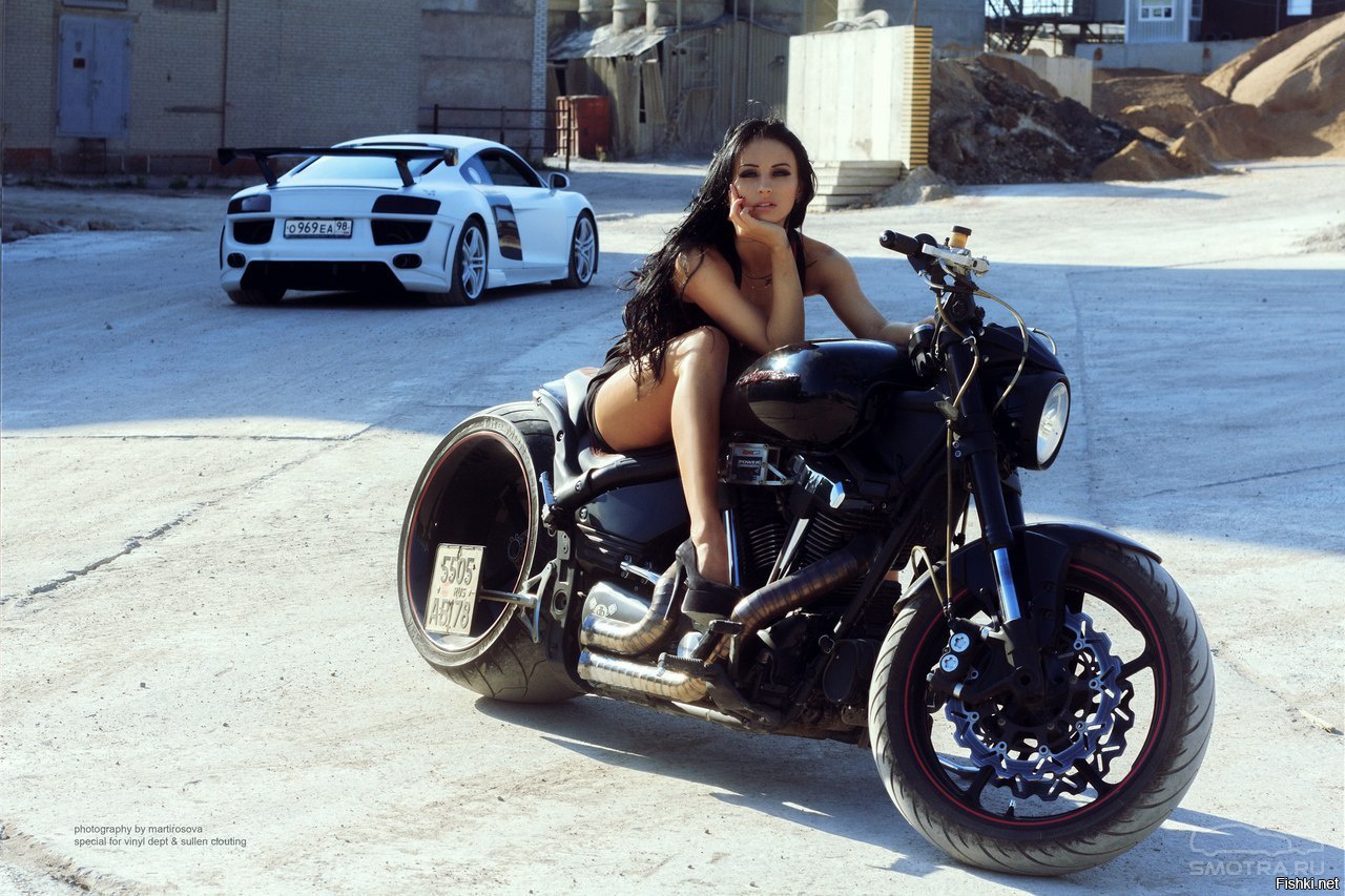Sexy model Brunettes on a motorcycle in Juice di Fora