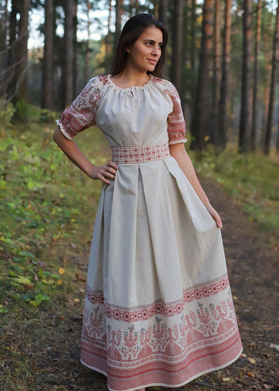 Girls in Slavic costumes in Juice di Fora