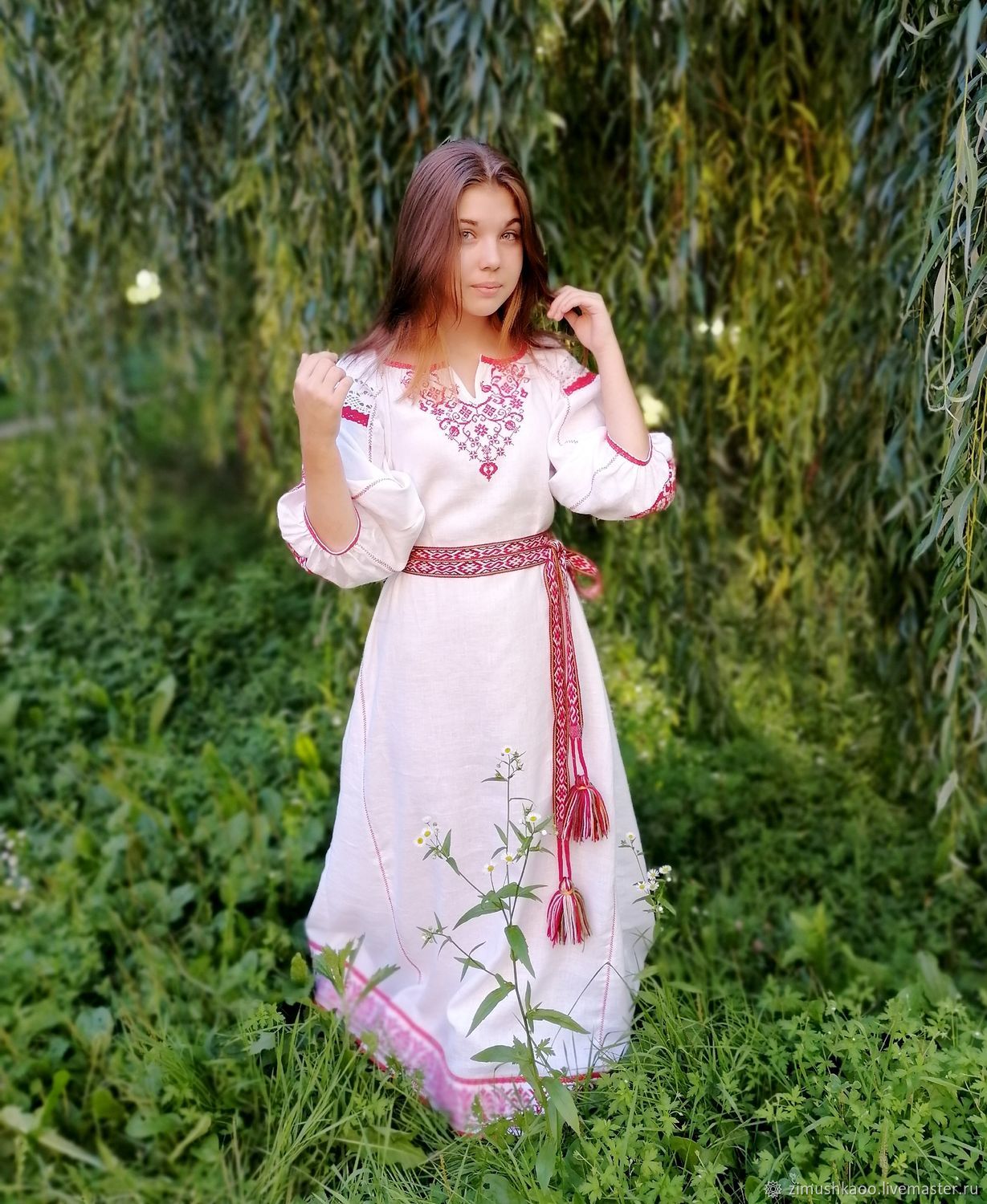 Girl Girls in Slavic costumes in Juice di Fora